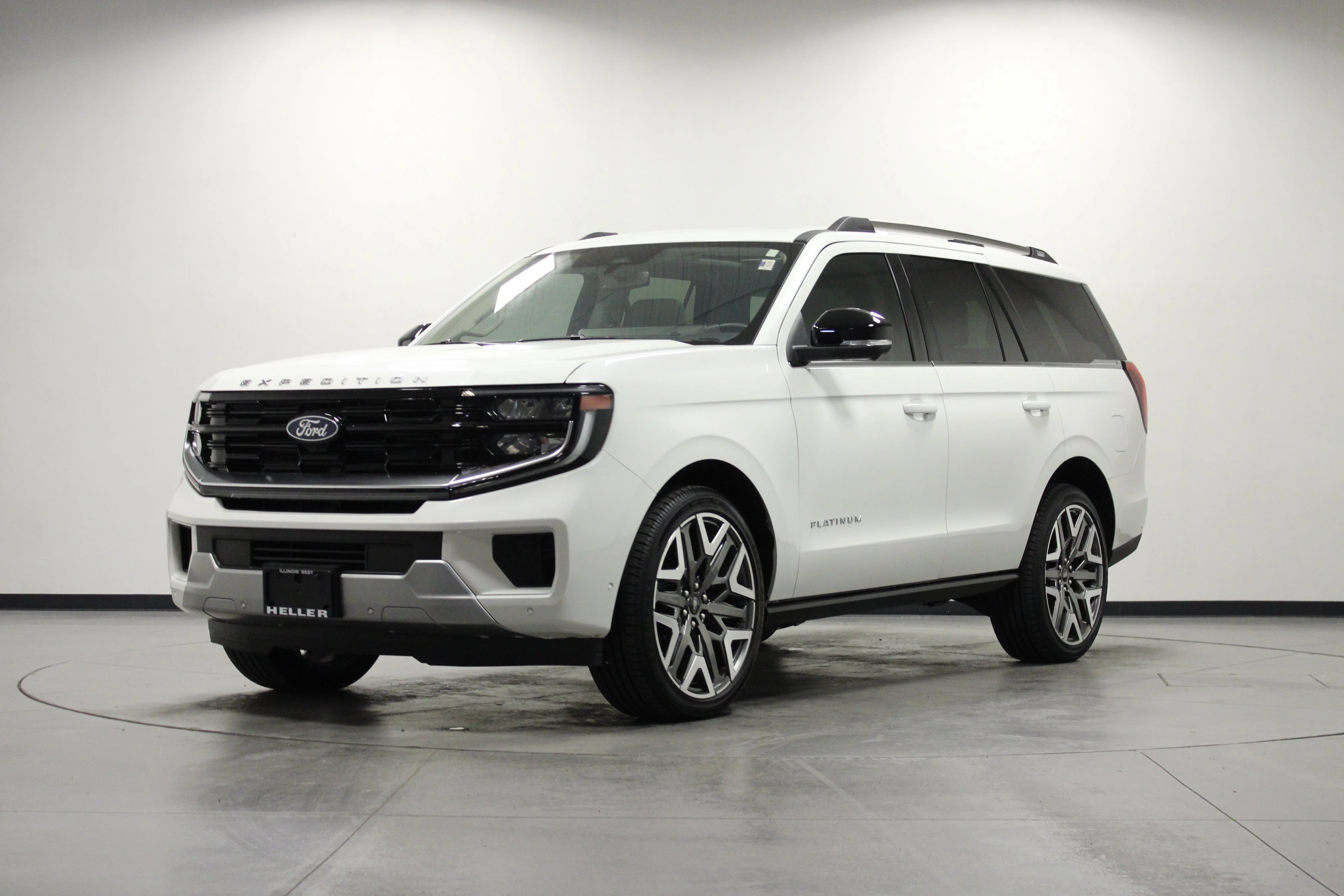 Used 2025 White Metallic Ford Platinum image 8