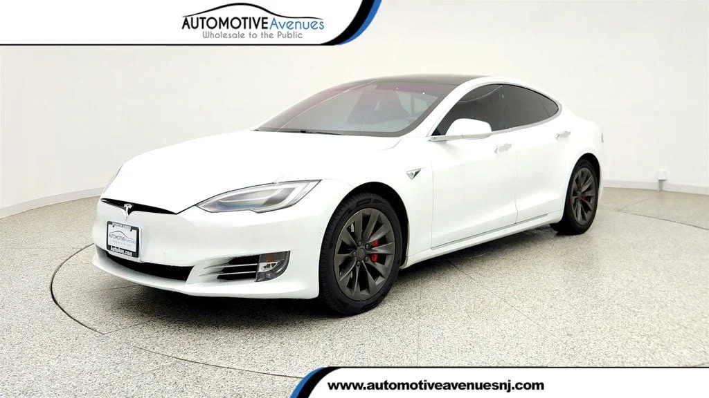 2020 Tesla Model S Performance's photo