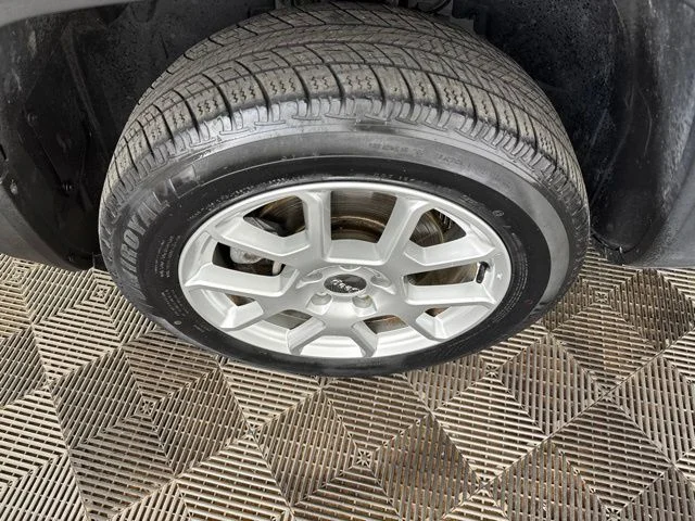 Used 2019 Blue Jeep Latitude image 31