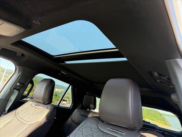 Used 2025 Star White Metallic Tri-Coat Ford Platinum image 14