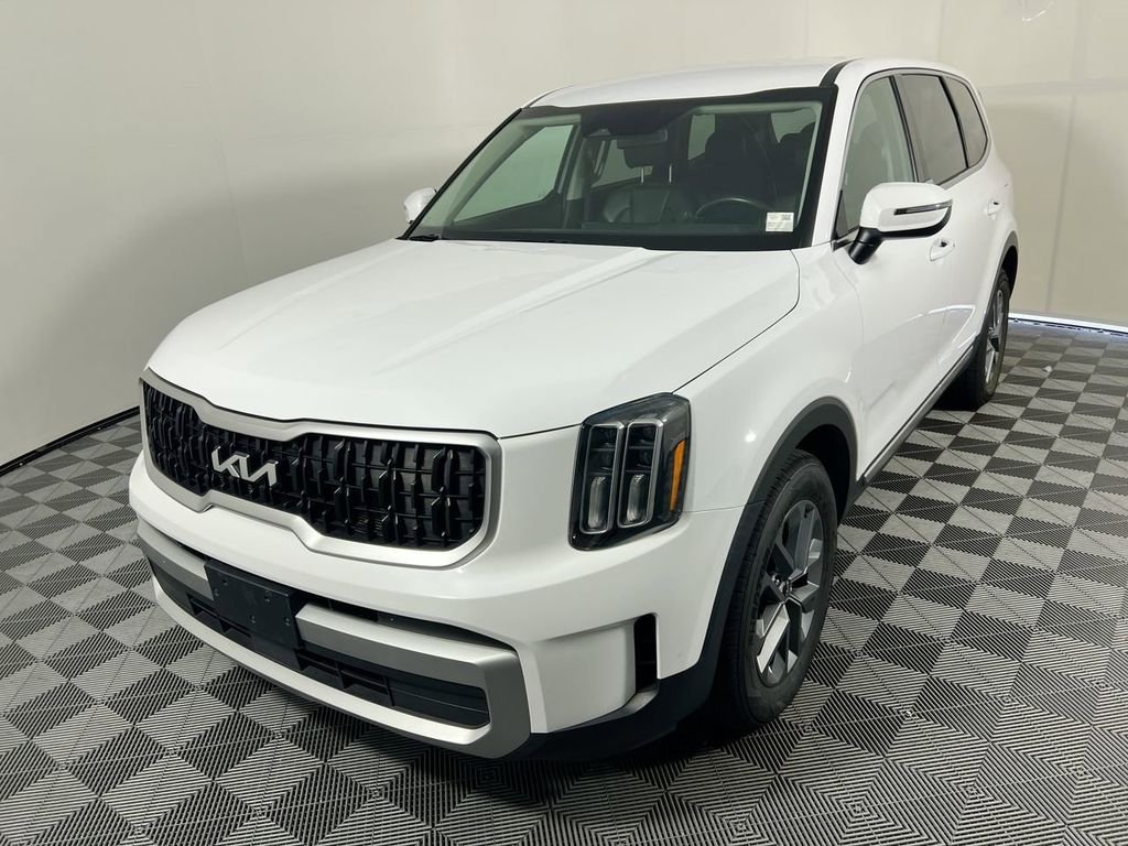 Used 2023 White Kia LX image 7