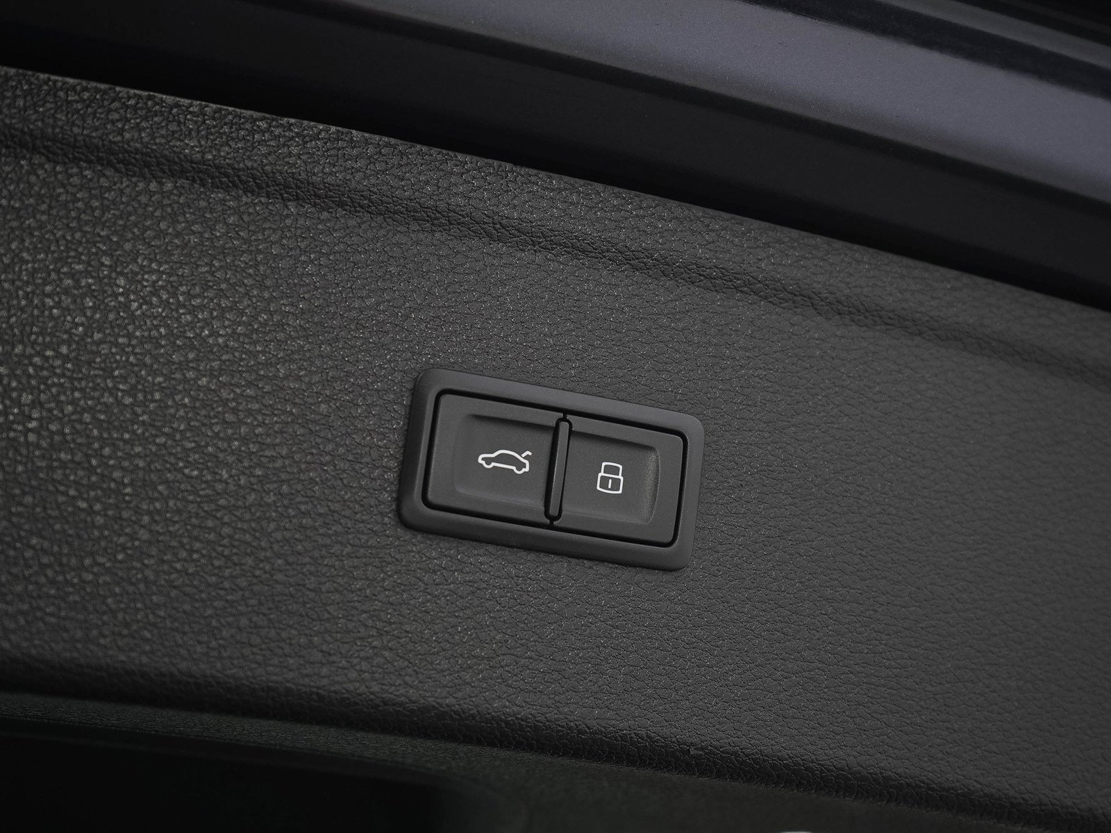Used 2018 Moonlight Blue Audi quattro image 11