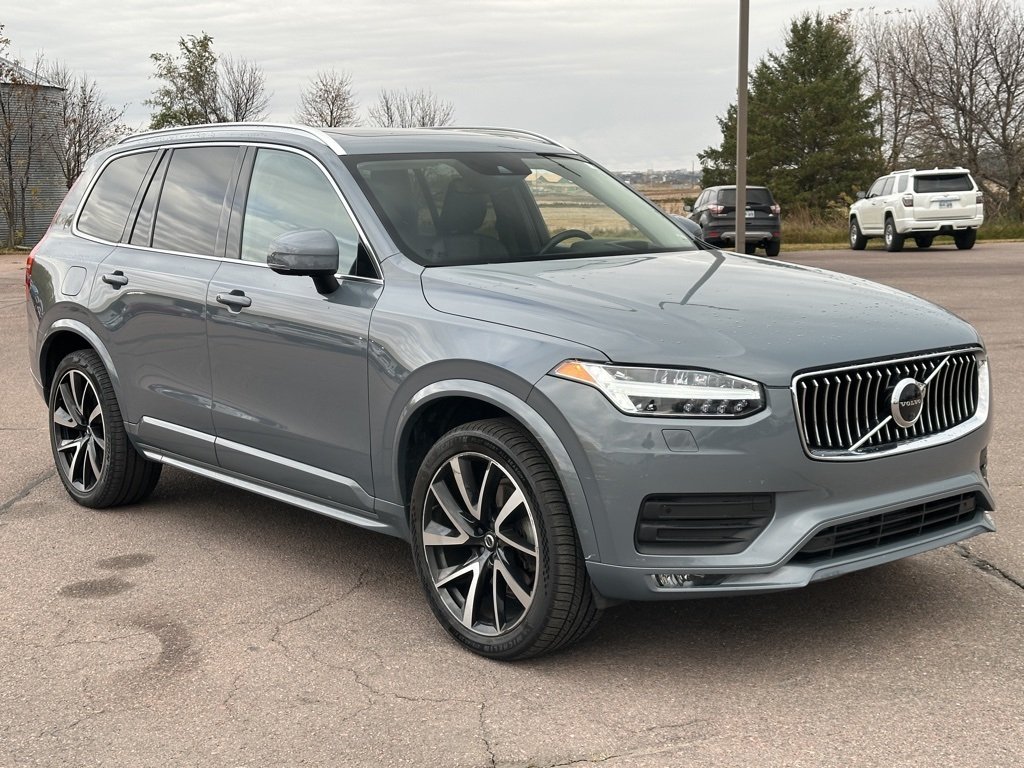 2022 Volvo XC90 T6 Momentum photo 4