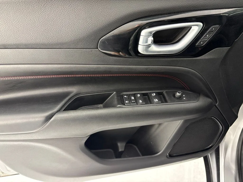 Used 2022 Silver Jeep Trailhawk image 23