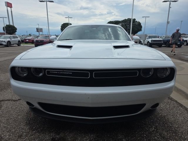 Used 2022 White Dodge SXT image 2