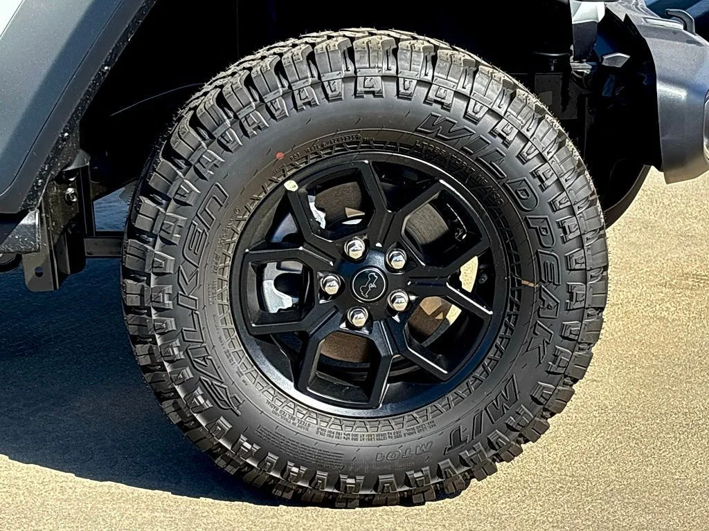 New 2026 Bright White Clear Coat Jeep 4-Door Willys 4x4 image 27