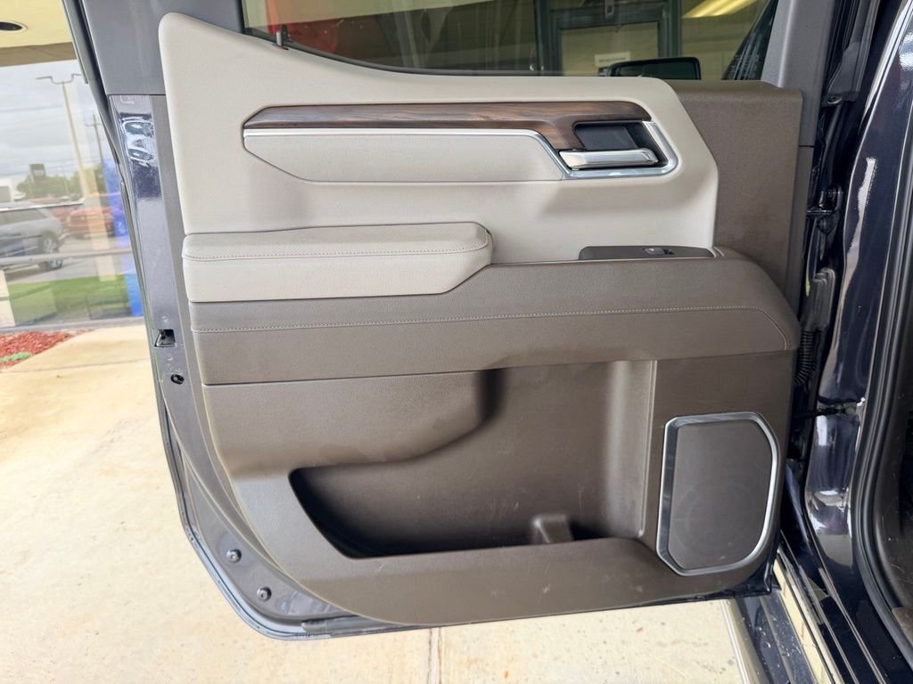 Used 2025 Silver GMC SLT image 28