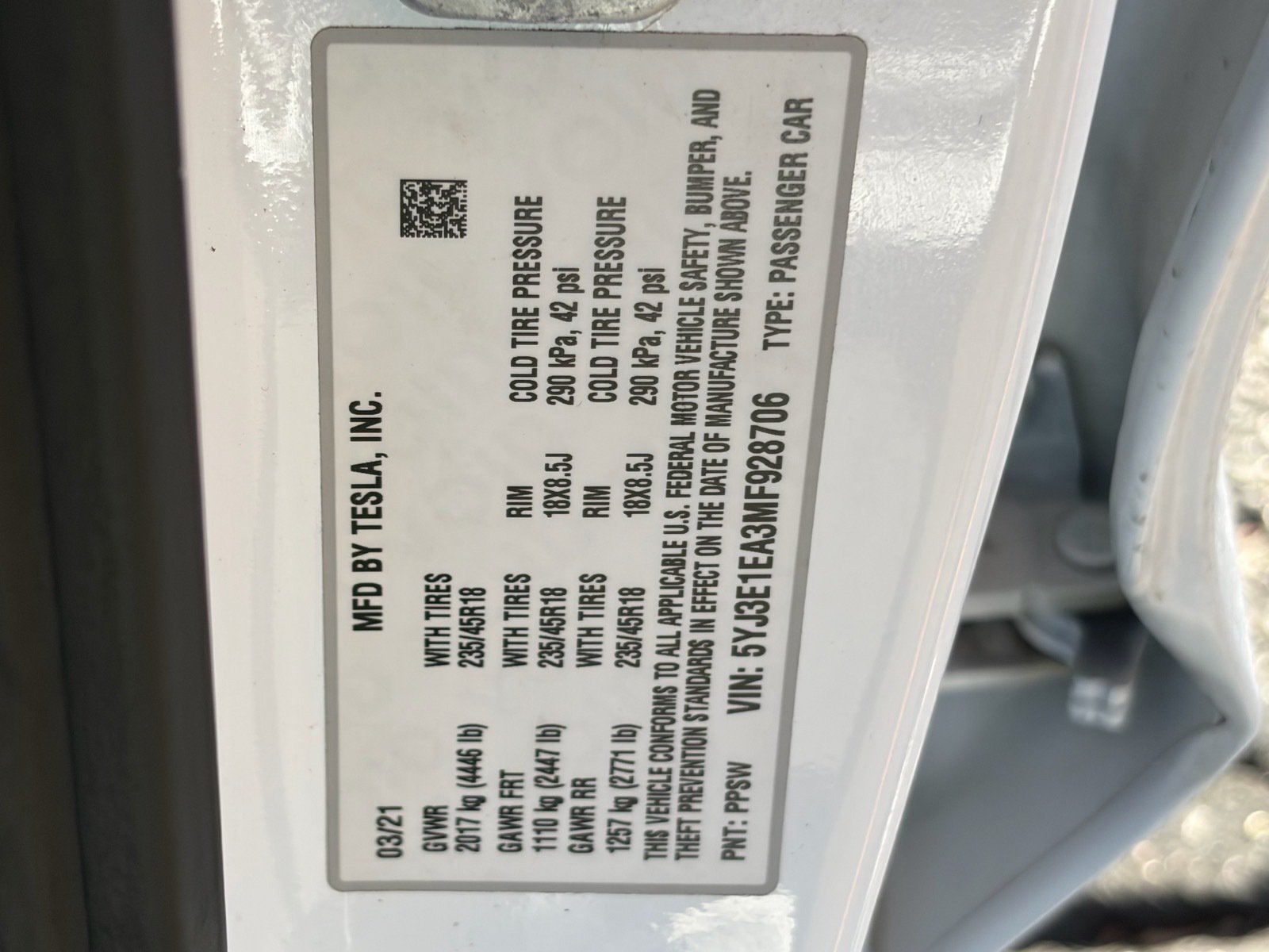Used 2021  Tesla Standard Range Plus image 33
