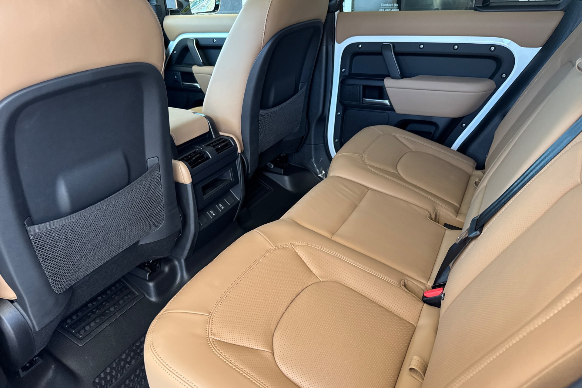 New 2026 Fuji White Land Rover X-Dynamic SE image 4