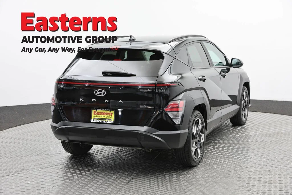 Used 2024 Black Hyundai SEL image 4
