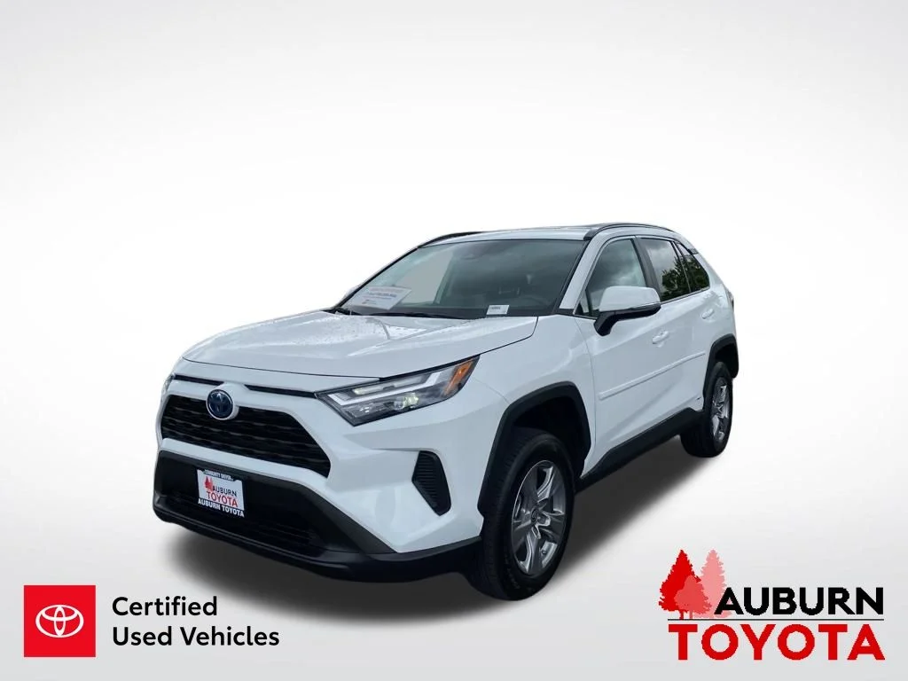 Certified Used 2024 Ice Cap Toyota LE image 4