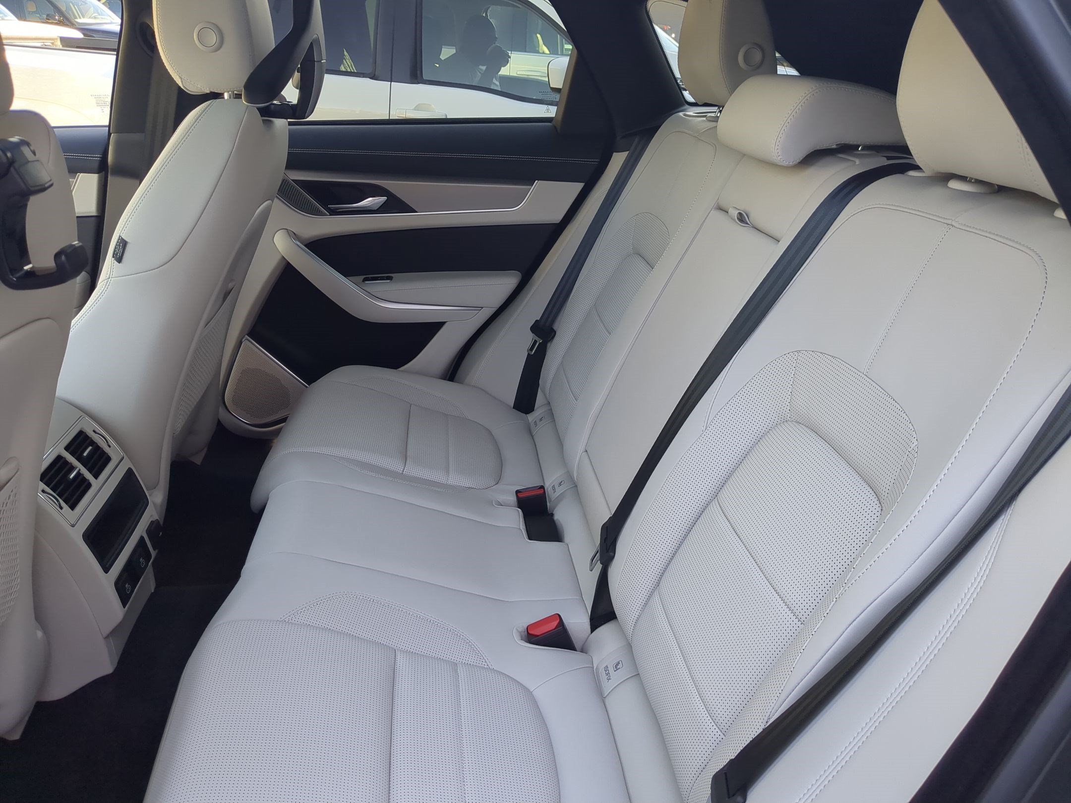2026 Jaguar F-Pace R-Dynamic S - Photo 27