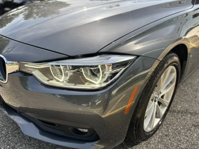 Used 2018 Mineral Gray Metallic BMW 320i xDrive image 16