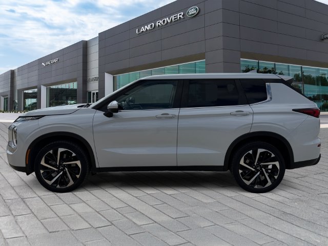 Used 2022  Mitsubishi ES image 2