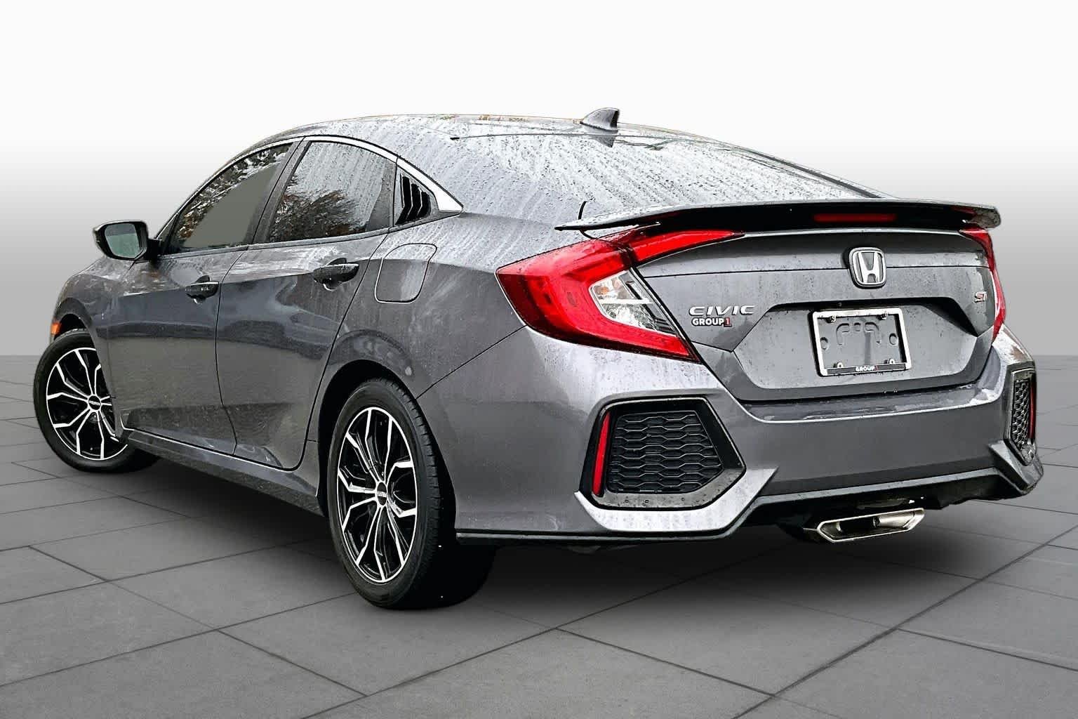 Used 2018 Modern Steel Metallic Honda  image 12