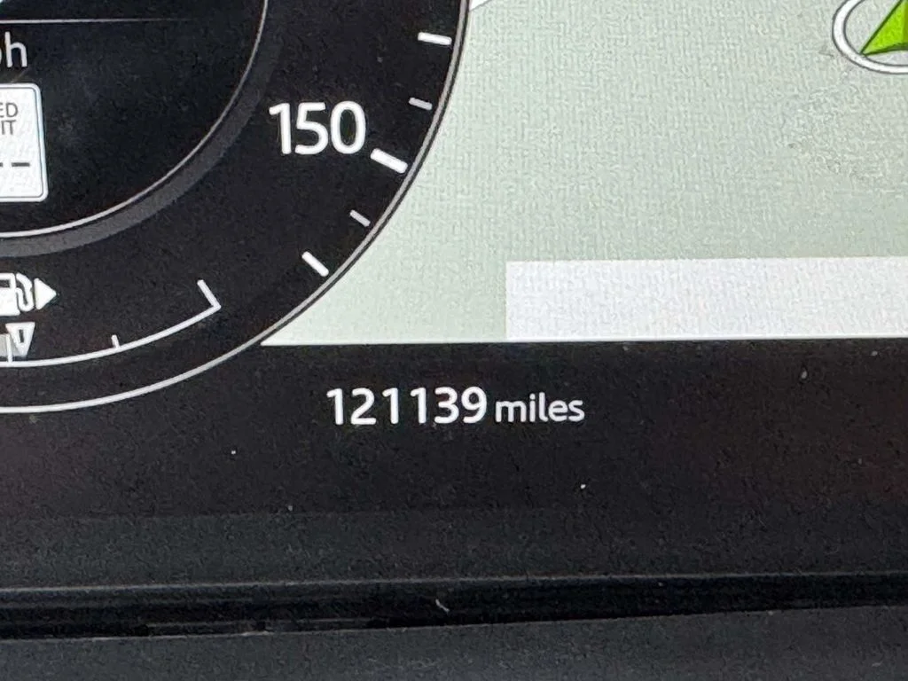 Used 2018  Land Rover S image 25
