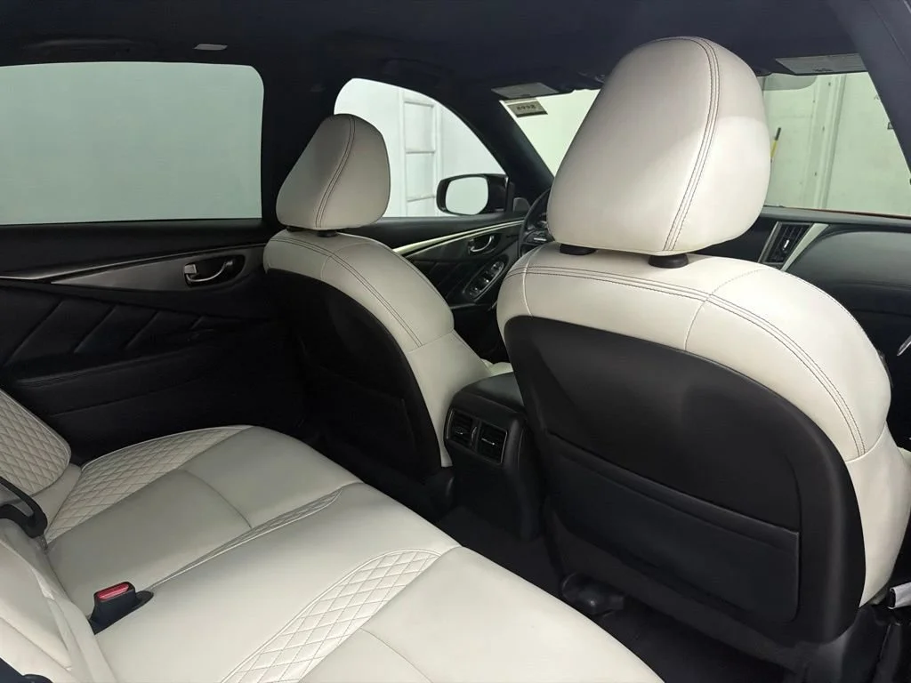 Used 2019 Red INFINITI Red Sport 400 image 27