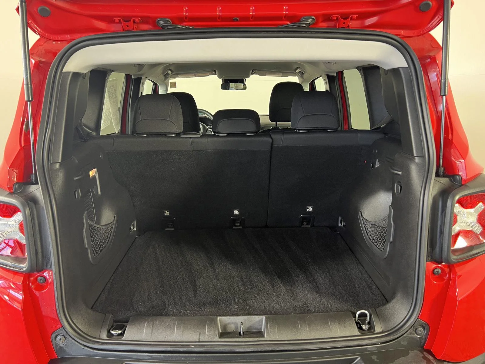 Used 2020 Colorado Red Clearcoat Jeep Latitude image 29