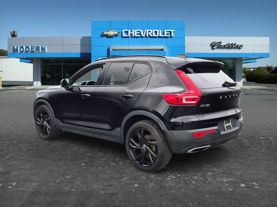 Used 2019  Volvo R-Design image 3