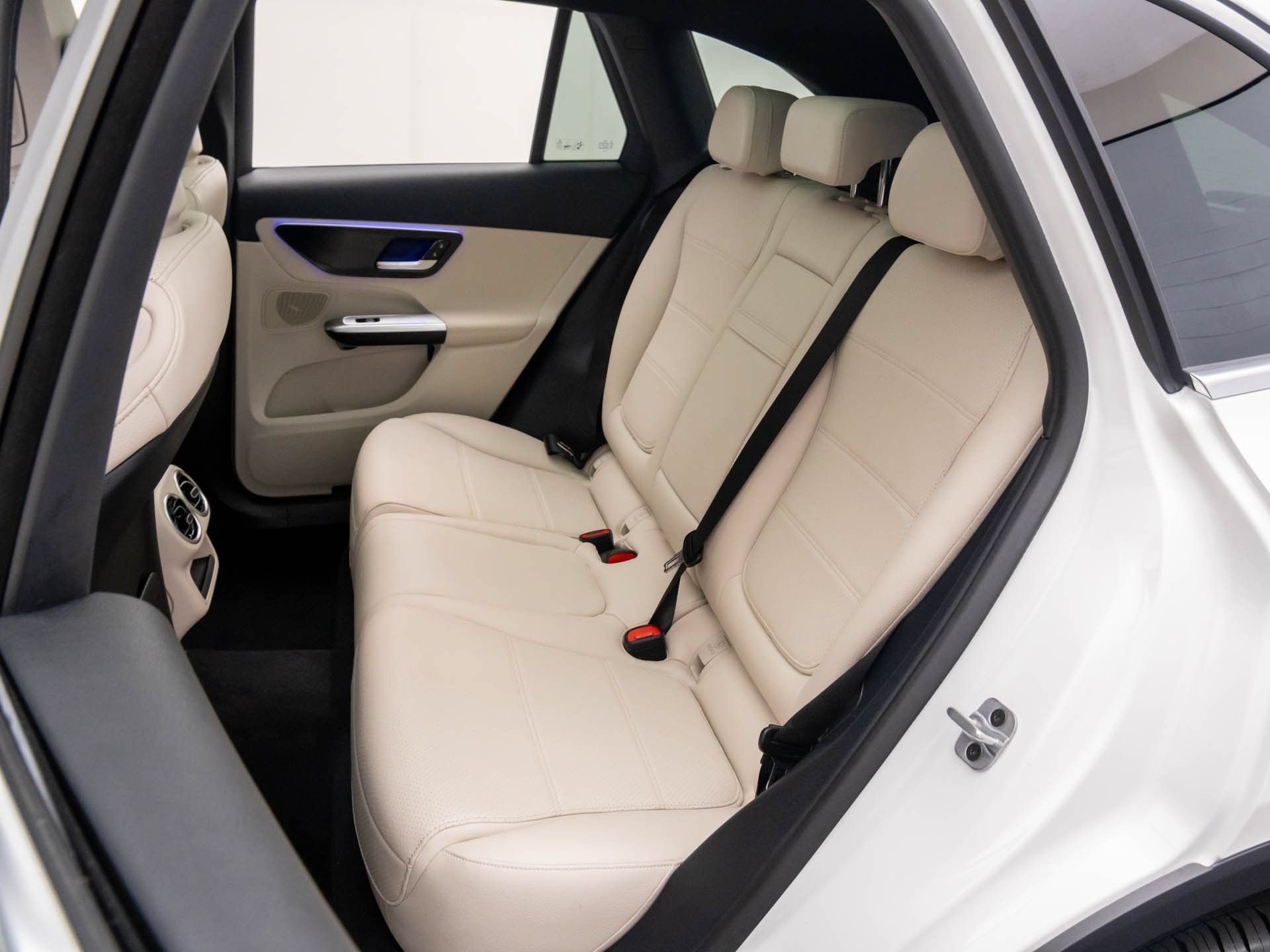 New 2026 Polar White Mercedes-Benz GLC 300 image 53