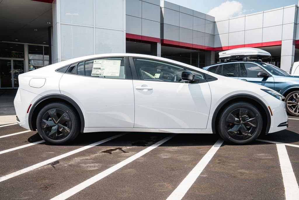 New 2026 Wind Chill Pearl Toyota SE image 8