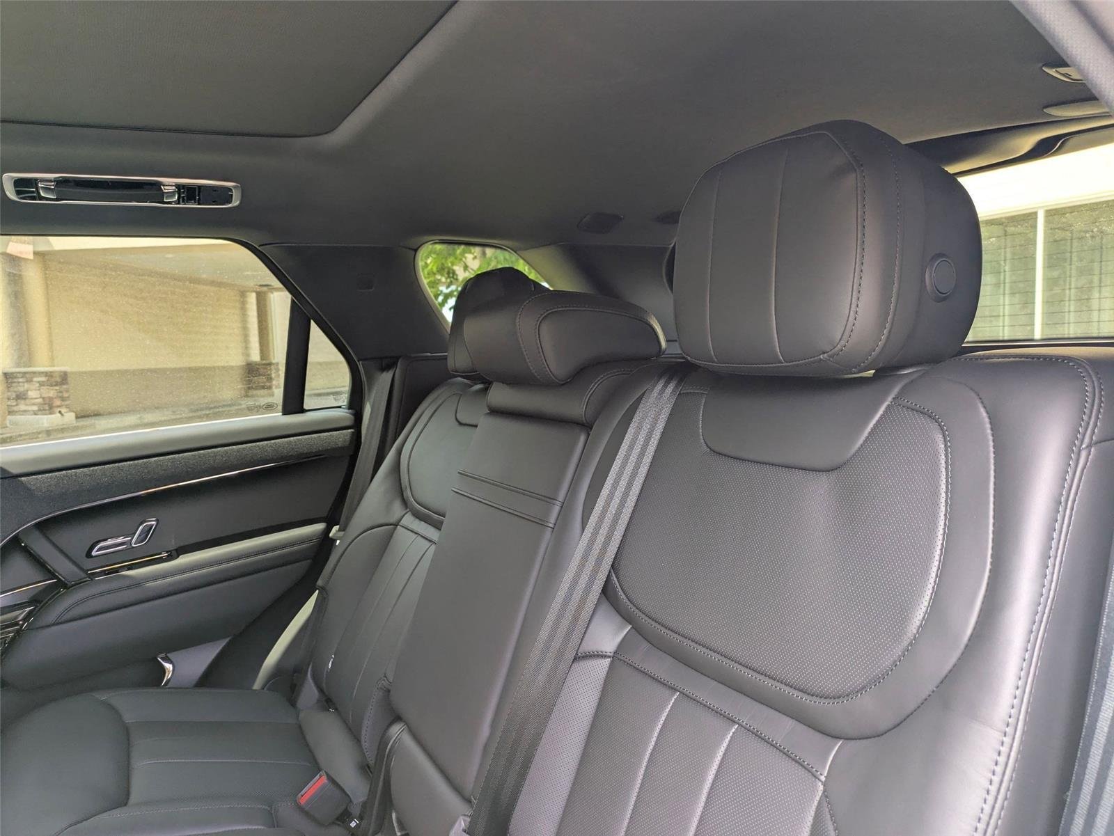 Used 2026 Fuji White Land Rover Dynamic SE image 27