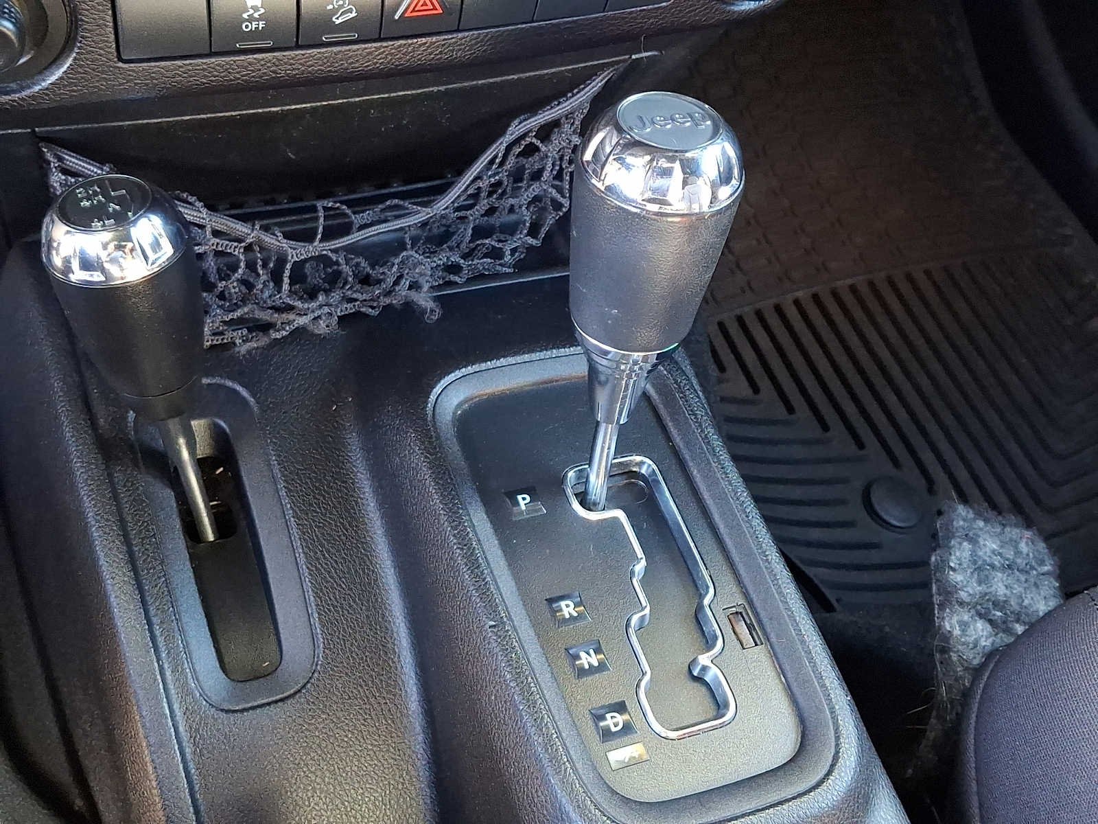 Used 2015 Anvil Clearcoat Jeep Sport image 15
