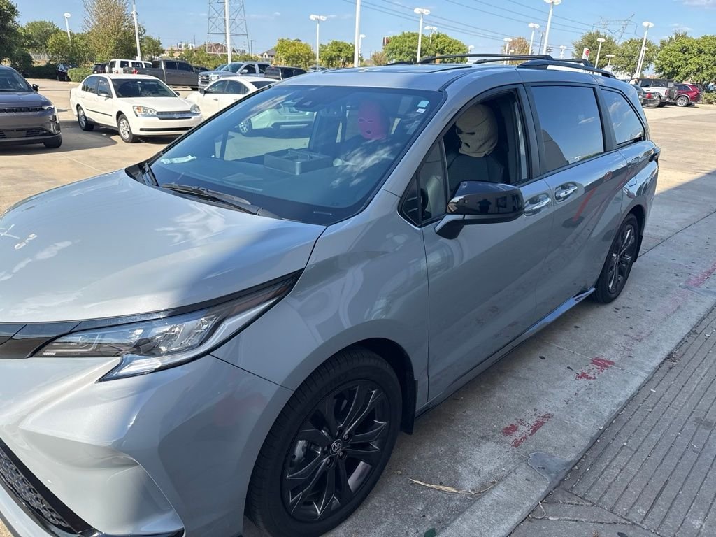 Used 2025  Toyota XSE image 1