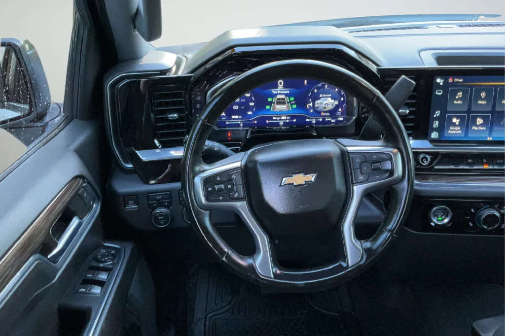 Used 2023 White Chevrolet LT image 14