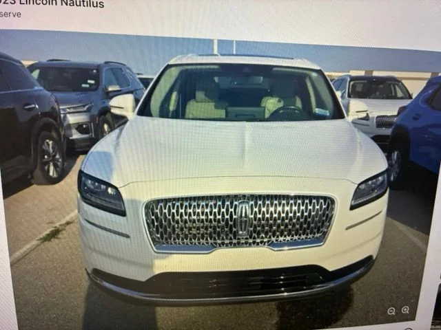 Used 2023 White Lincoln Reserve image 5