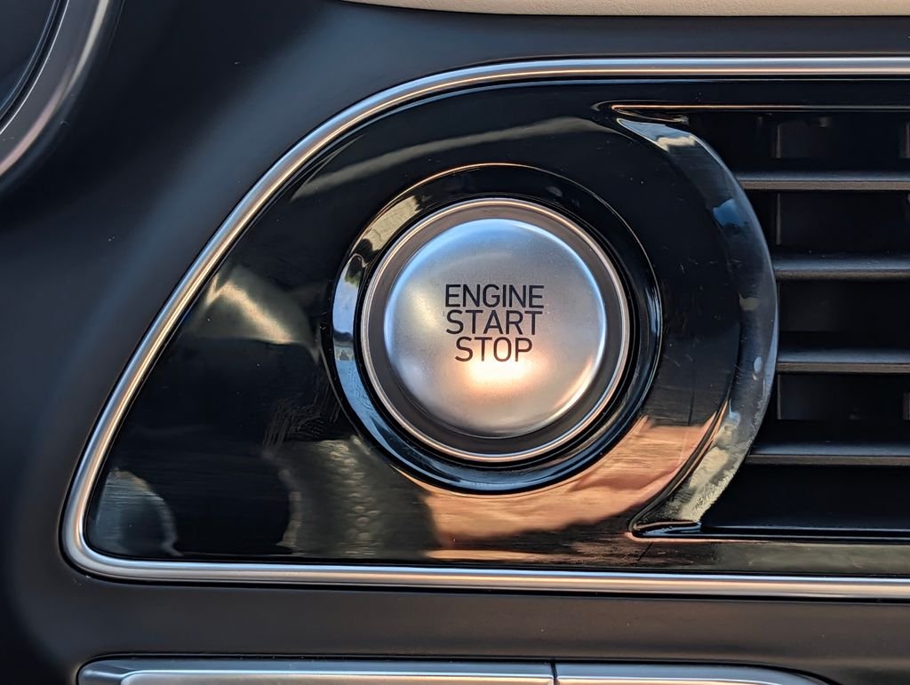 2023 GENESIS G70 Standard - Photo 32