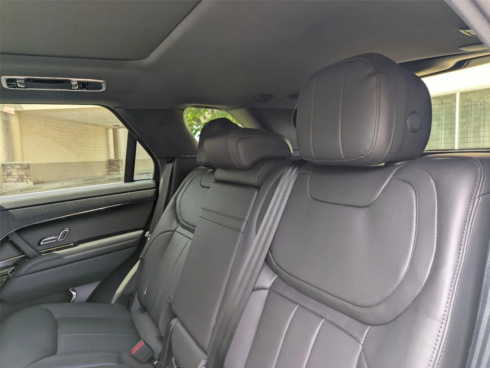 Used 2026 Fuji White Land Rover Dynamic SE image 27