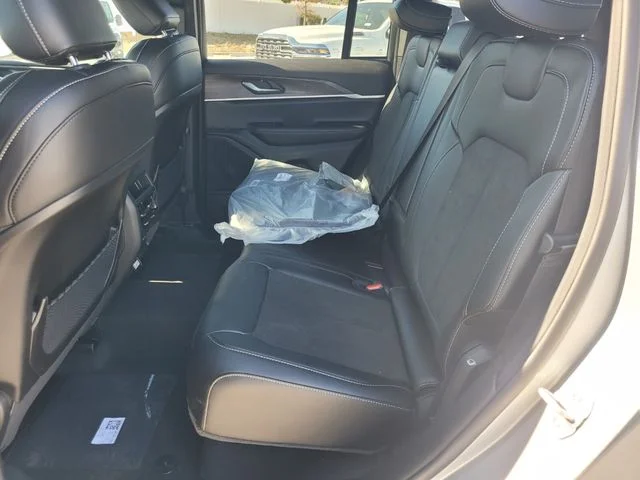 New 2026 Silver Zynith Exterior Paint Jeep Altitude image 6