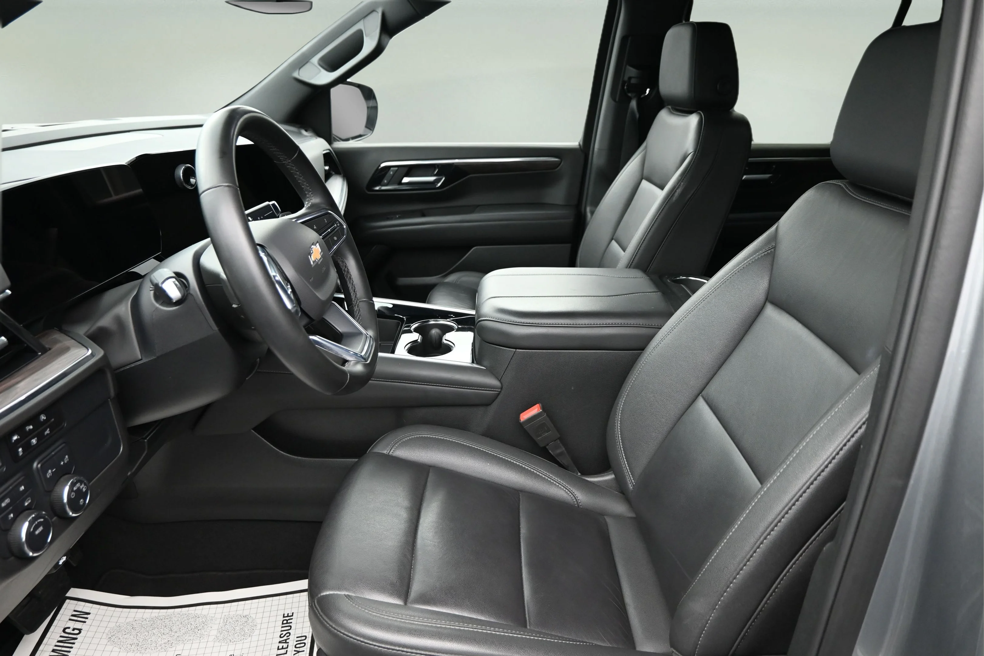 Used 2025 Sterling Gray Metallic Chevrolet LT image 24