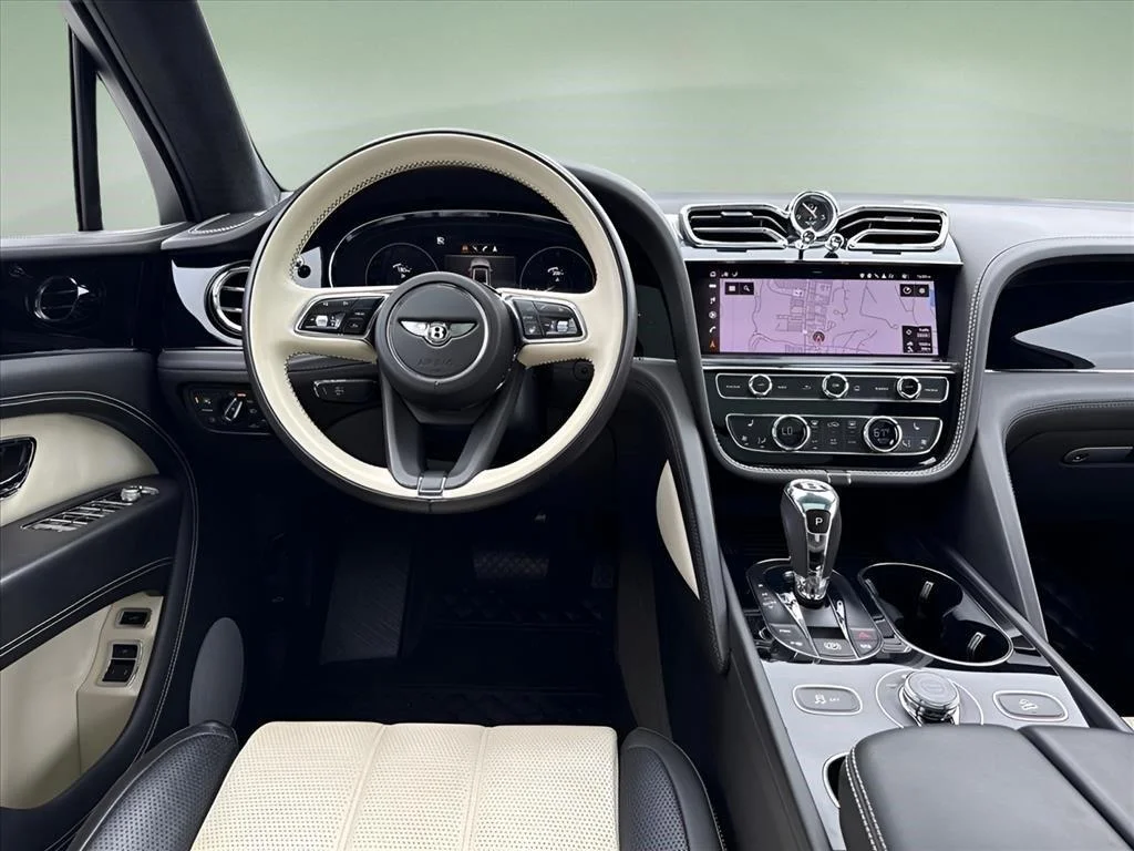Used 2023 Glacier White Bentley V8 image 10