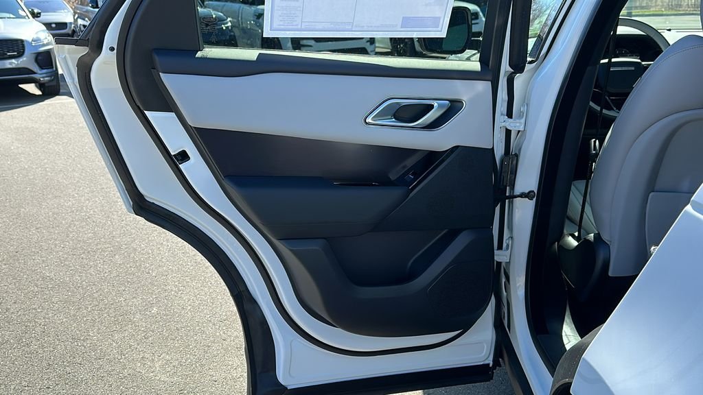 Used 2026 White Land Rover Dynamic SE image 22