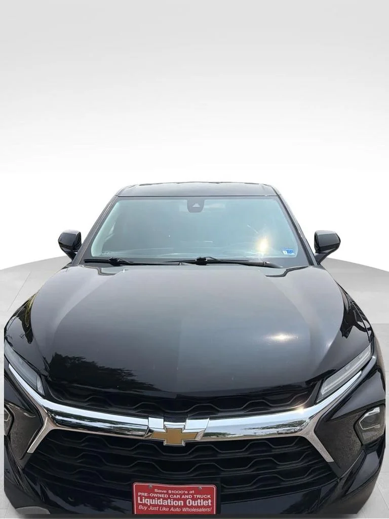 Used 2023 Black Chevrolet LT image 3
