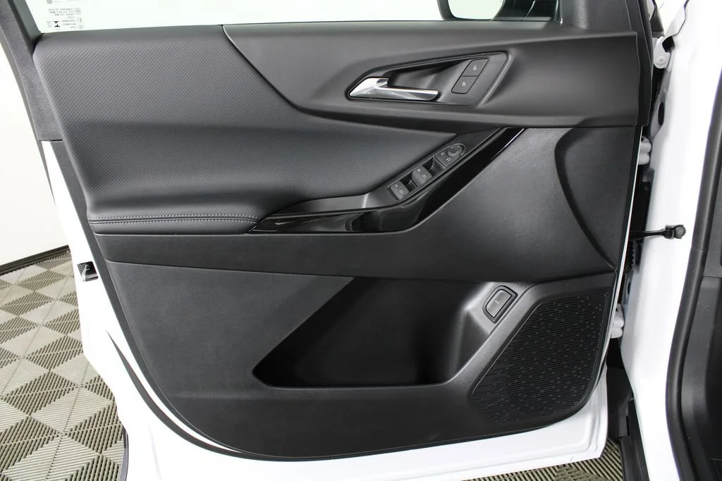 New 2027 Summit White Chevrolet LT image 11