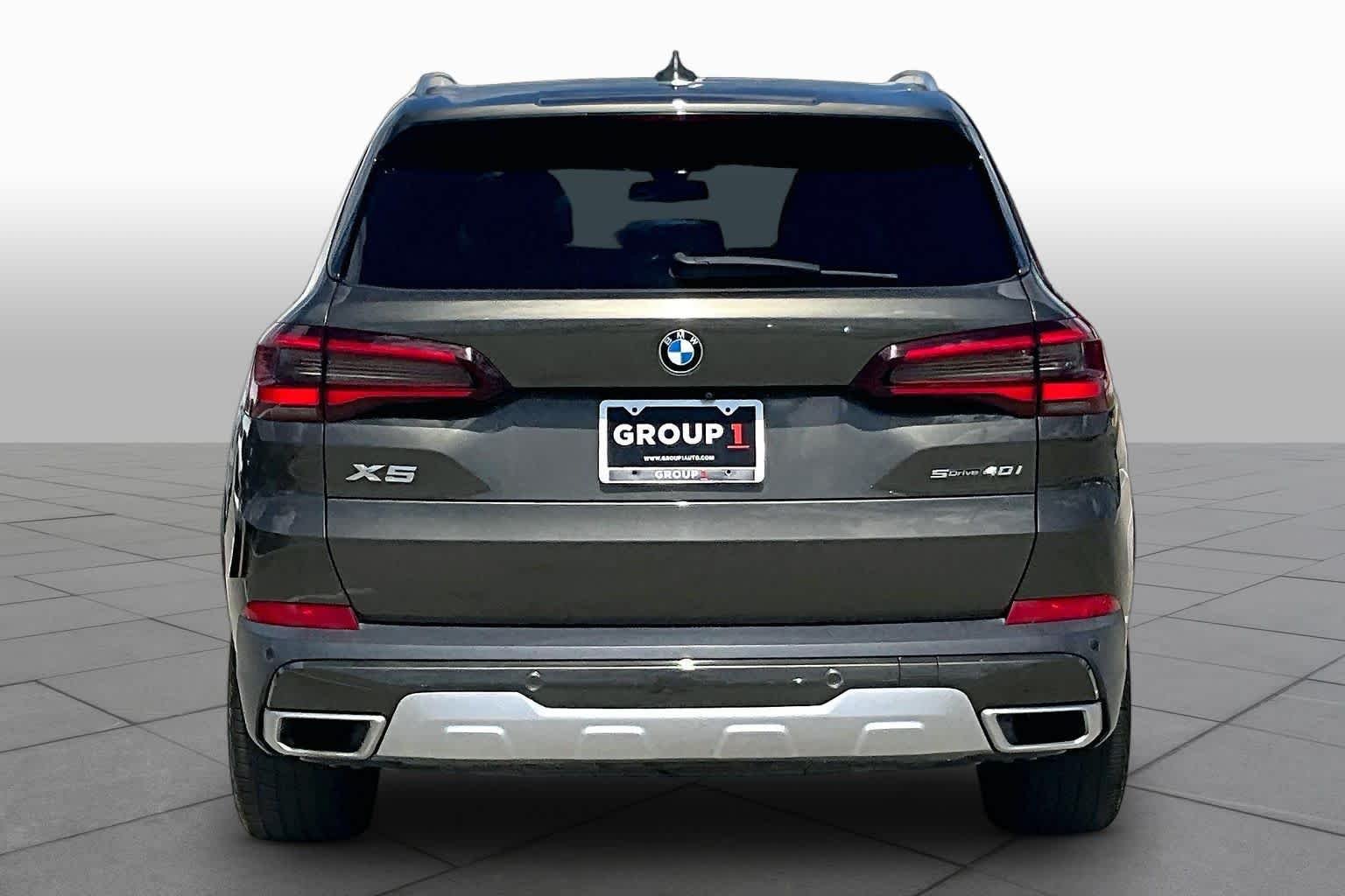 Used 2021 Manhattan Green Metallic BMW sDrive40i image 4