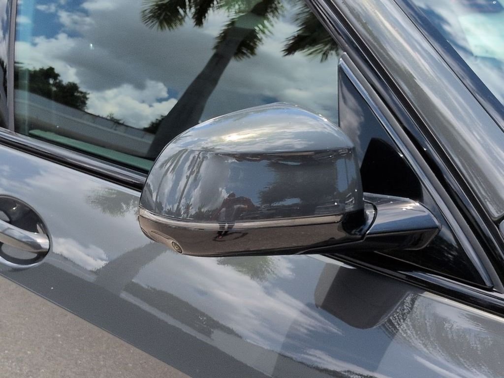 New 2026 Dravit Grey Metallic BMW xDrive50e image 12