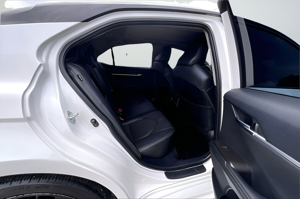 Used 2022 White Toyota XSE V6 image 21