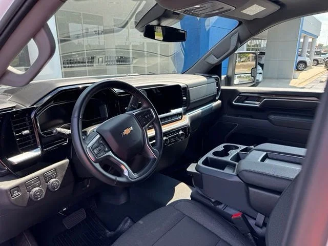 Used 2025 White Chevrolet LT image 2