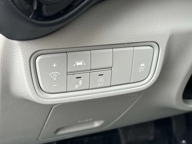 Used 2022 White Kia EX image 28