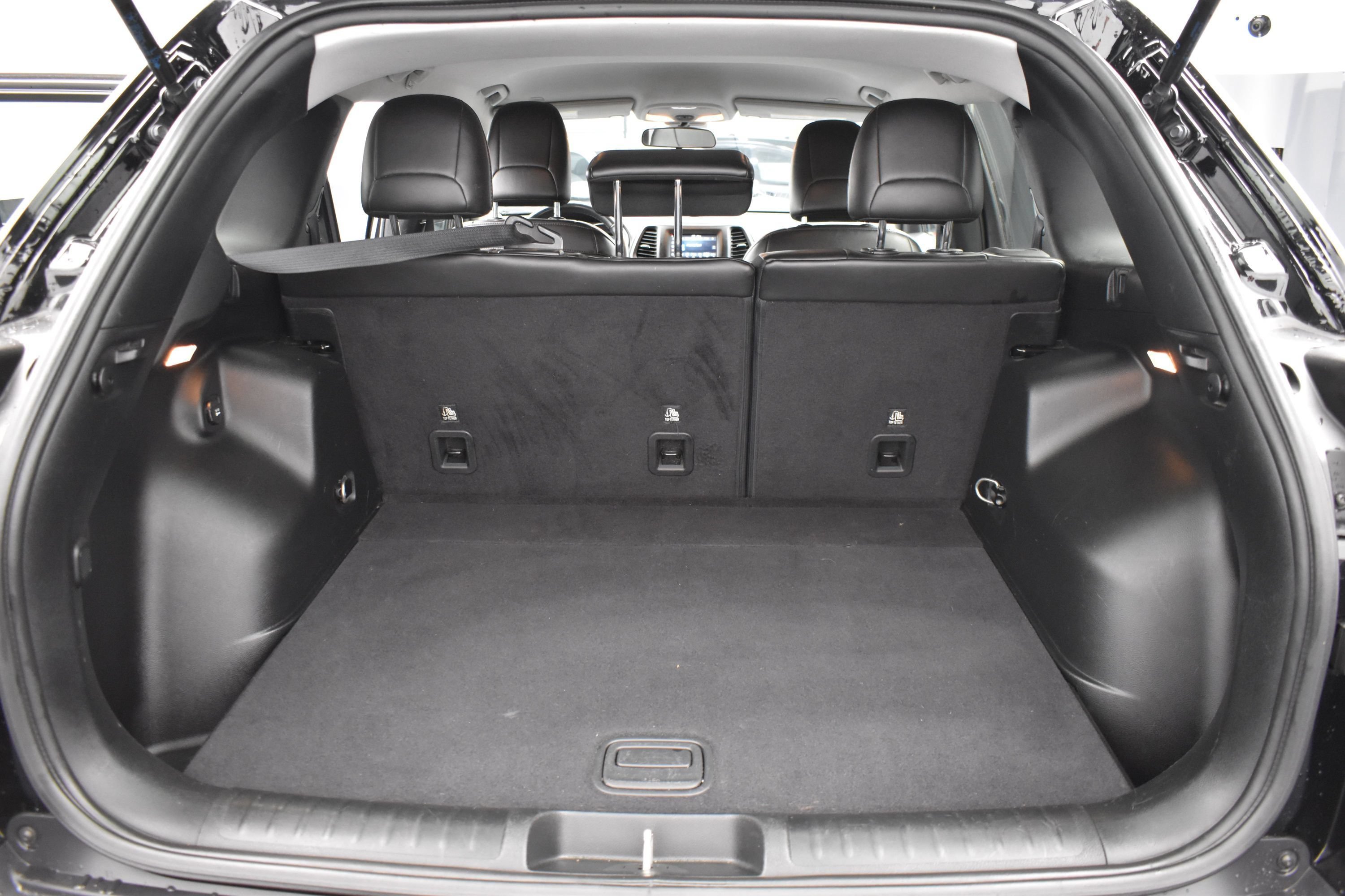 Used 2019 Diamond Black Crystal Pearlcoat Jeep Latitude Plus image 13
