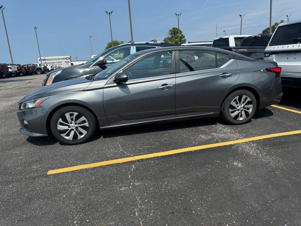 Used 2019 Gray Metallic Nissan 2.5 S image 8