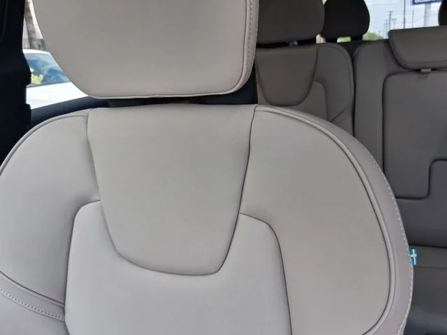 New 2026 Aurora Silver Volvo Plus image 18