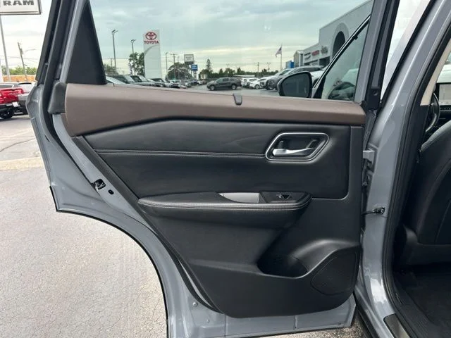 Used 2021 Gray Nissan Platinum image 21