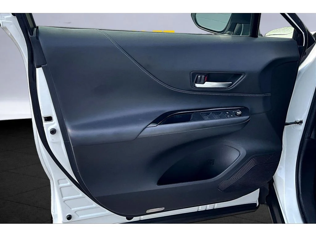 Used 2021  Toyota LE image 15
