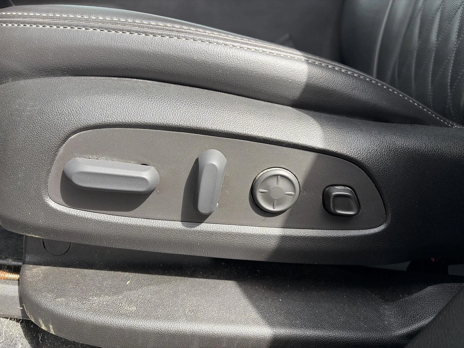 Used 2023 Ebony Twilight Metallic Buick Avenir image 14