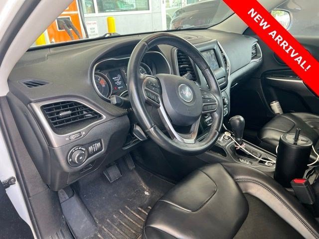 Used 2019 Bright White Clearcoat Jeep Latitude Plus image 6